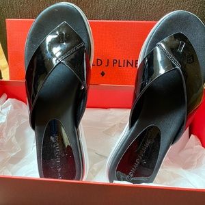Donald J Pliner "liv" sandal - Black Size 7 NWT